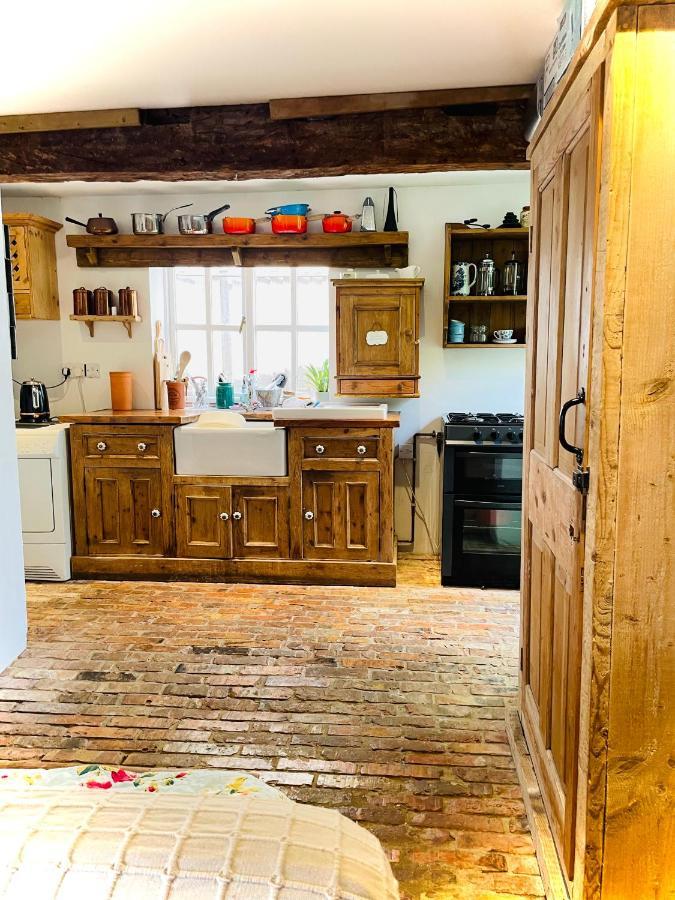The Beehive, Ground Floor Apartment In Norfolk, No Shared Amenities Downham Market Exterior photo