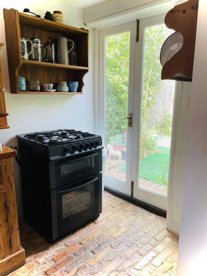 The Beehive, Ground Floor Apartment In Norfolk, No Shared Amenities Downham Market Exterior photo